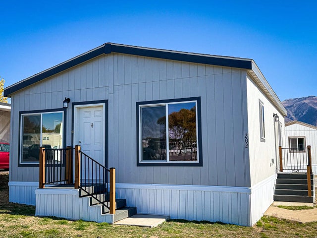 202 Darlington Way, Layton