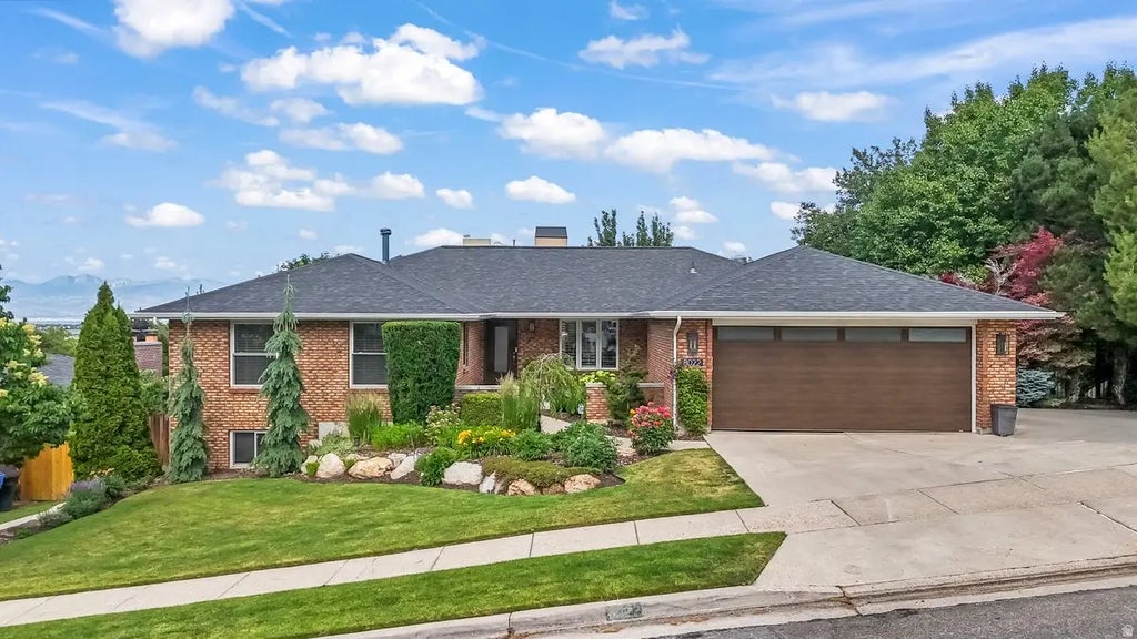 8022 S Deer Creek Rd E, Cottonwood Heights