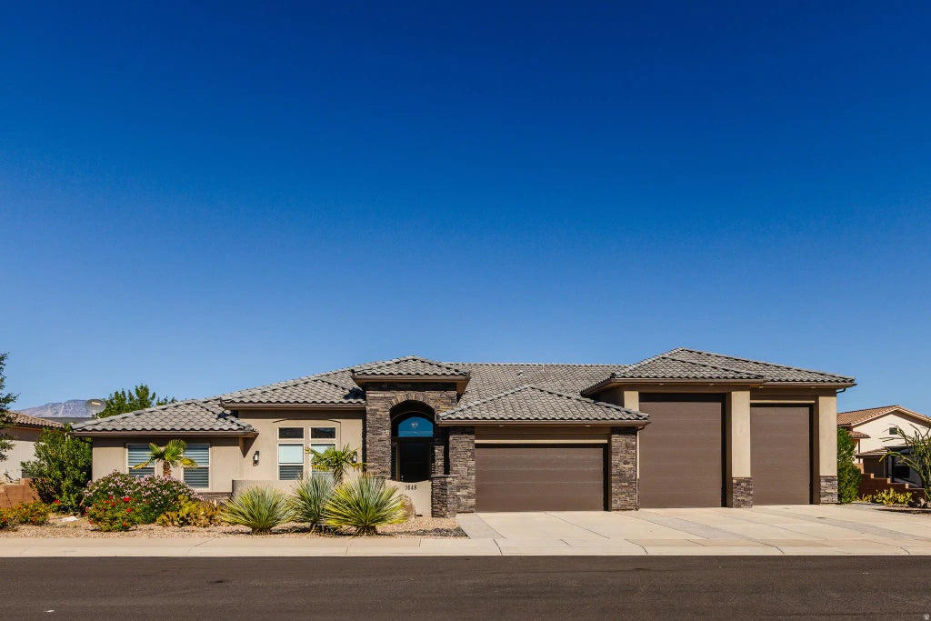 3648 W 2690 S, Hurricane