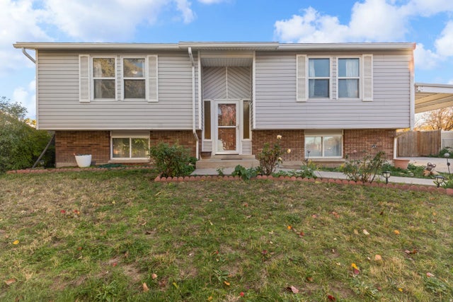 7459 W Gardenia Ave, Magna