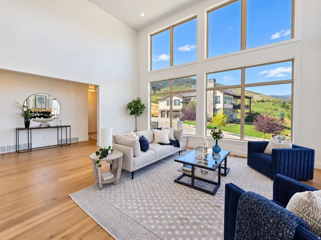 1085 Olympic Cir, Midway