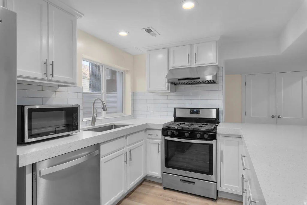 10454 S Golden Willow Dr, Sandy