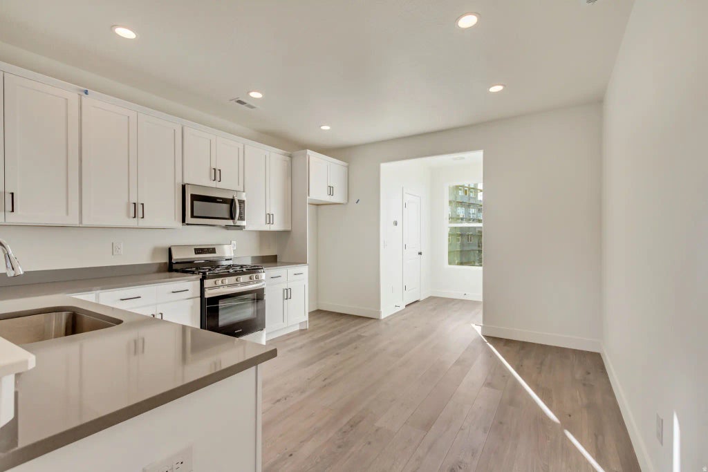 10999 S Freestone Rd W 111, South Jordan