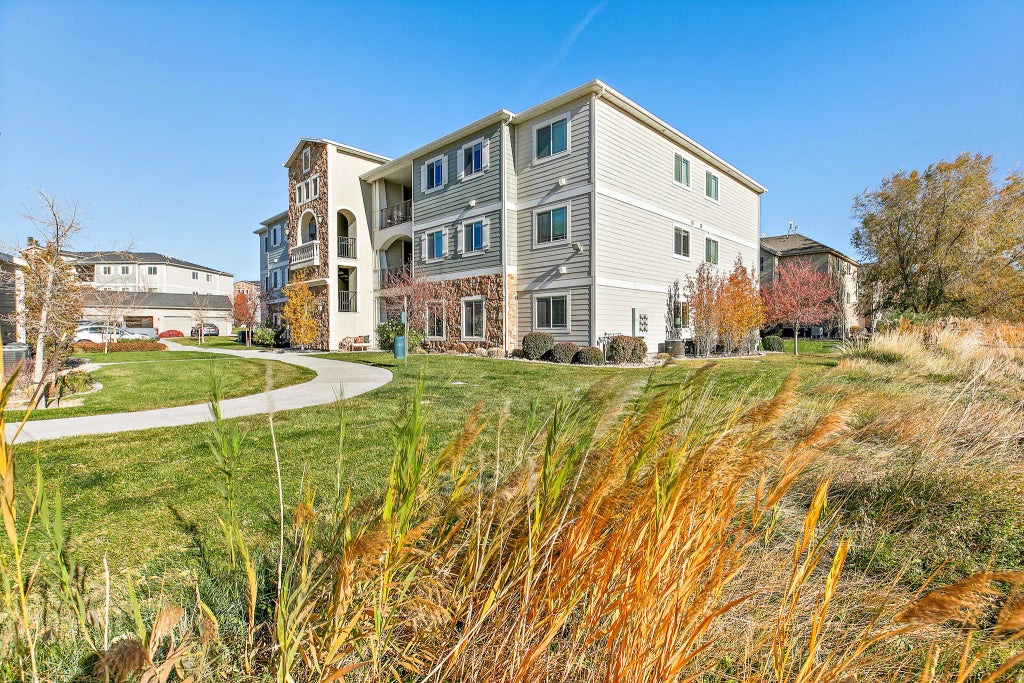 169 W Ridge Rd, Saratoga Springs