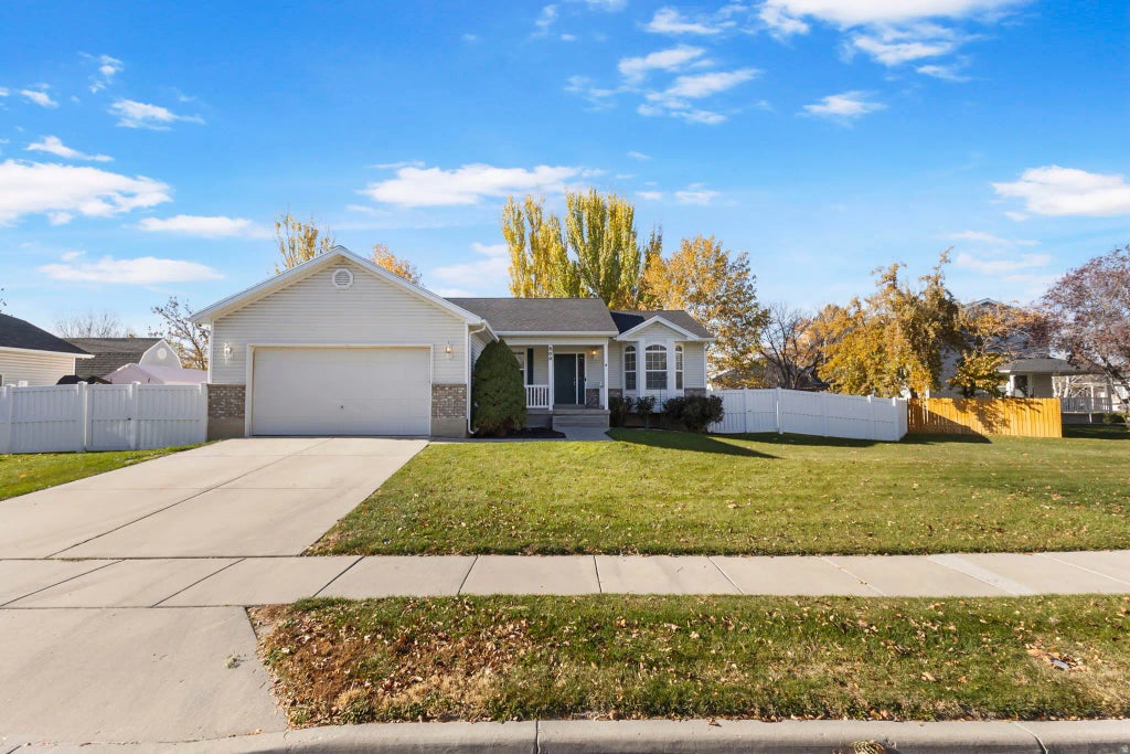 800 Country Dr, Stansbury Park