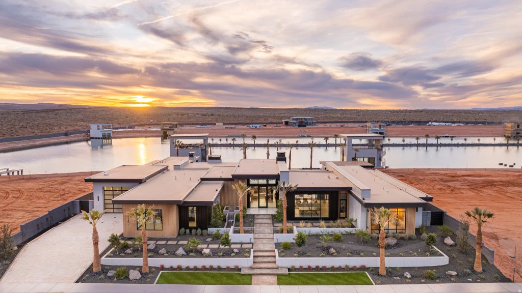 4242 S Wake St, Hurricane