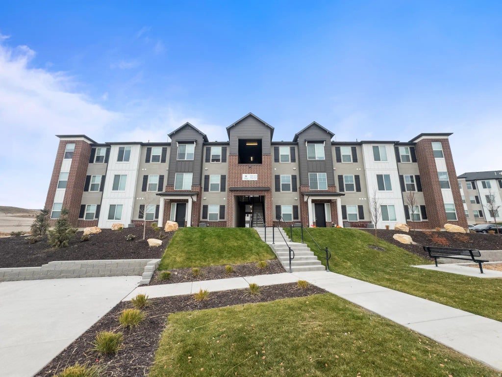 762 Lang Ct 202, Saratoga Springs