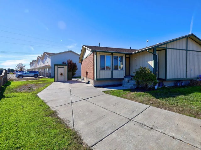 90 E 1300 S, Garland