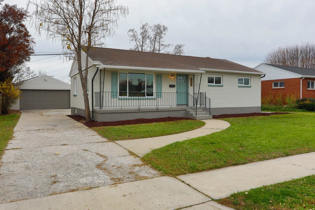 139 W Columbia Dr, Midvale