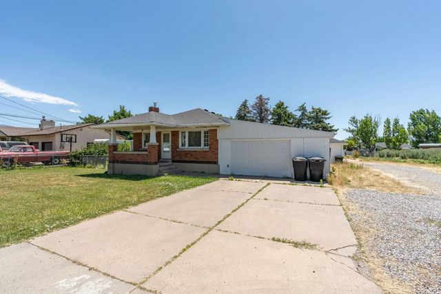 921 W 2700 S, Syracuse