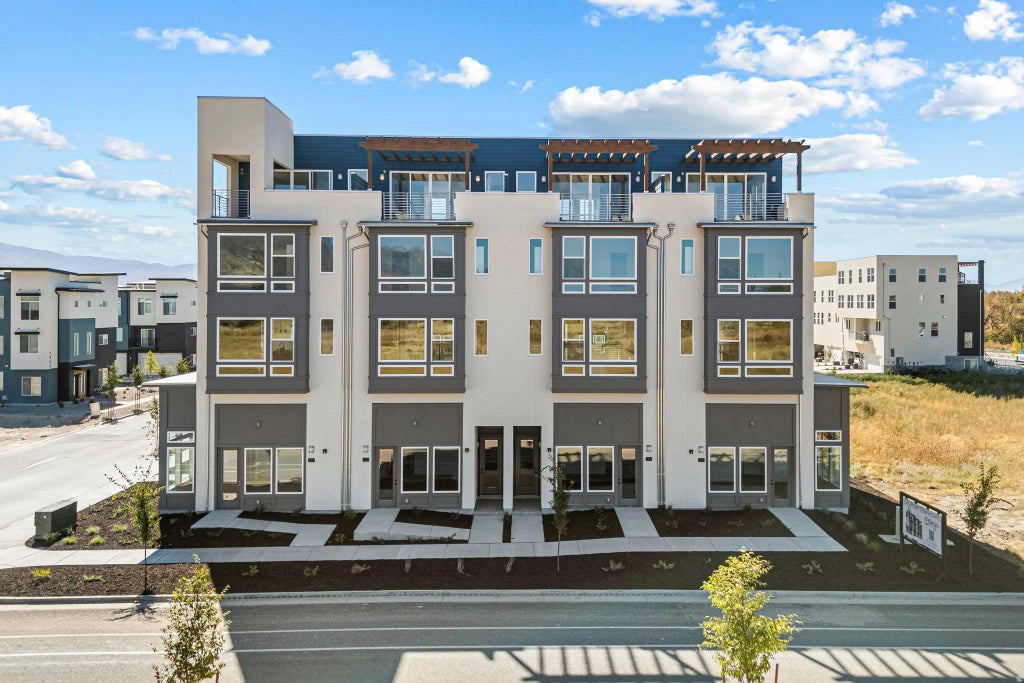 1843 W Burke Ln 103, Farmington