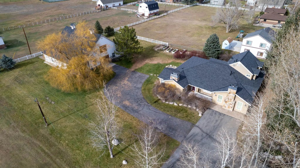 623 N Center St, Midway