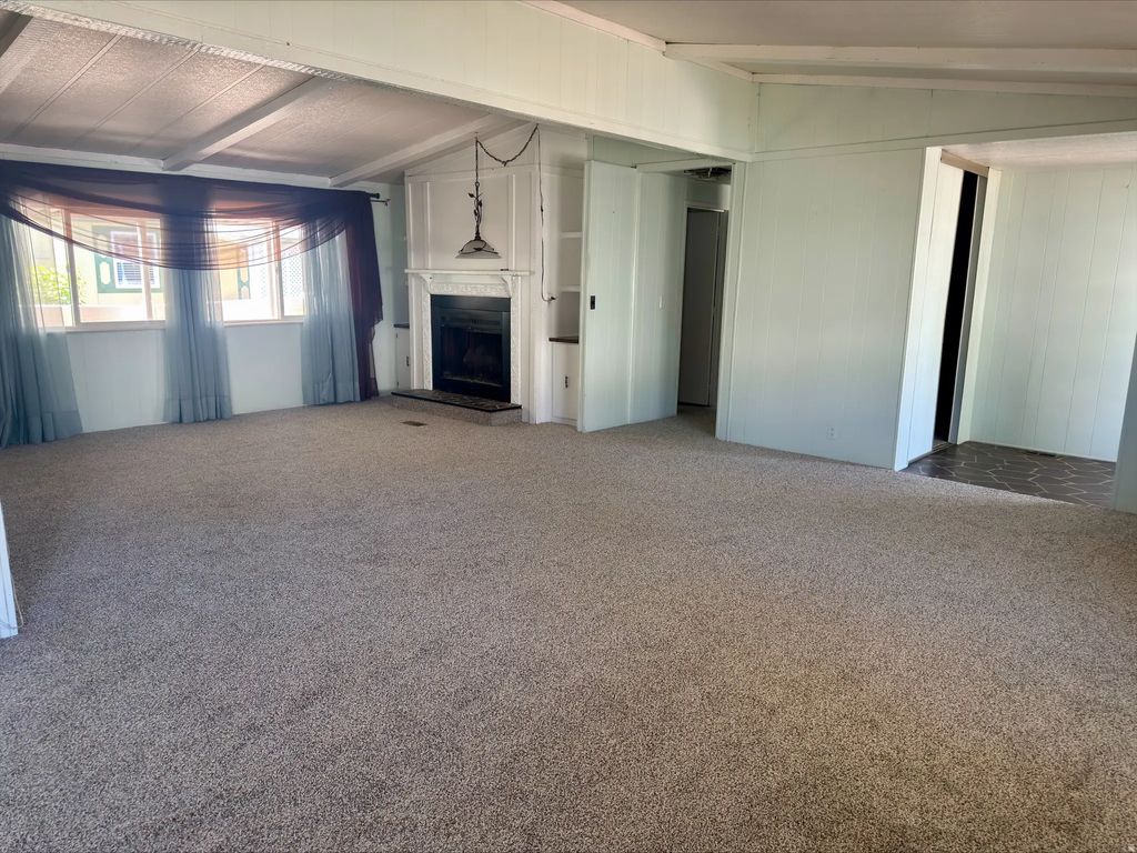 1111 N 2000 W 84, Farr West