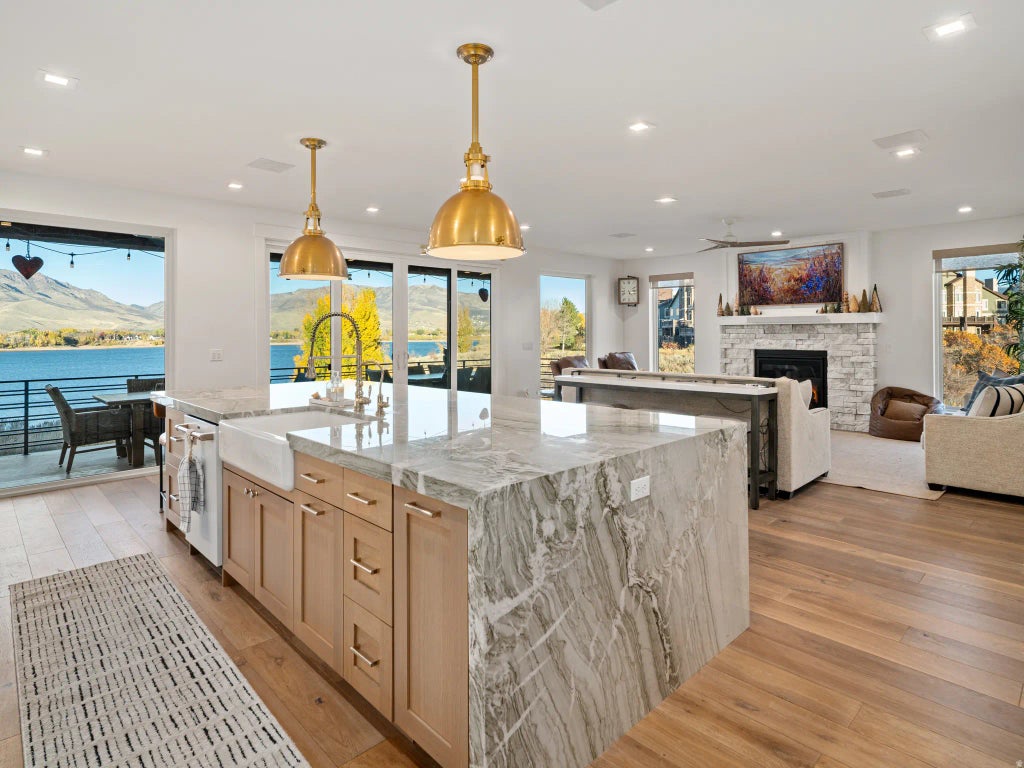 6384 E 725 S 49, Huntsville