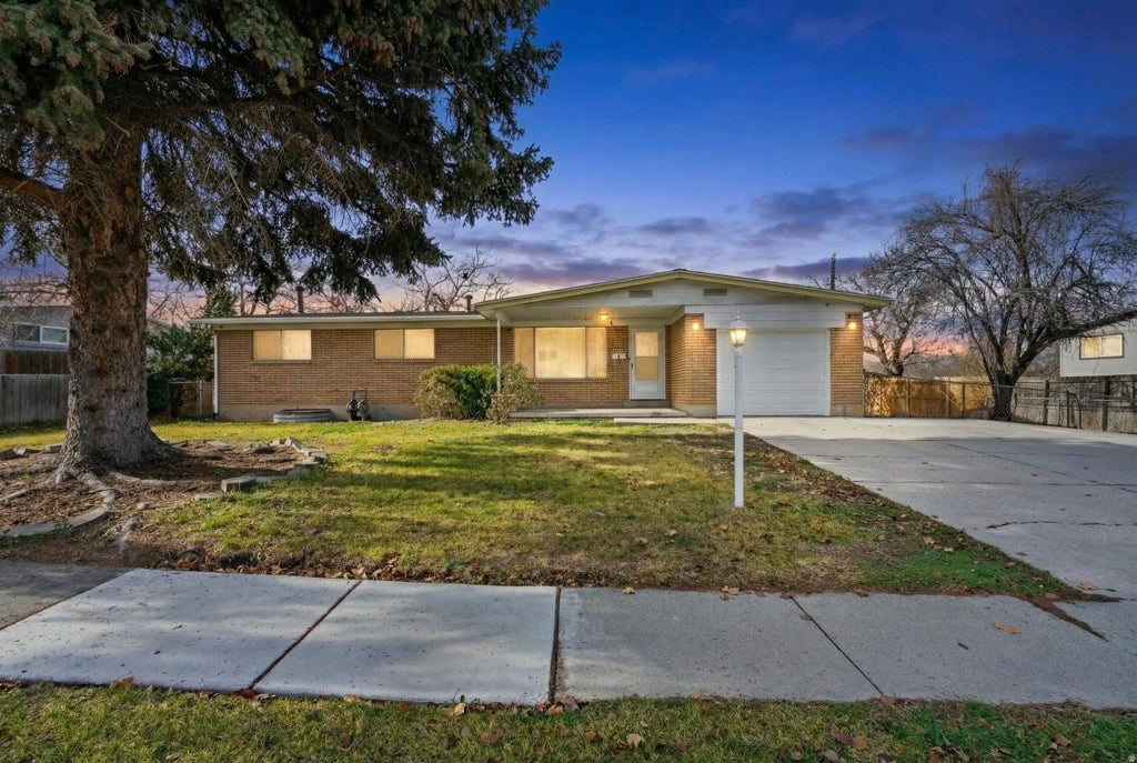 6884 S Bella Vista Dr, Cottonwood Heights