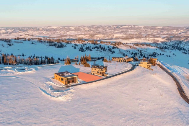 8514 E Overlook Dr, Eden