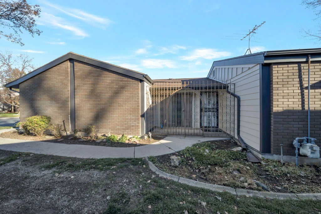 1694 E Cannes Way, Murray