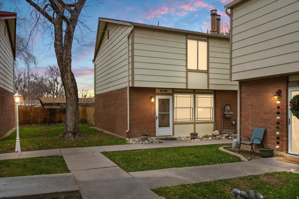 6048 S 2075 E, Holladay