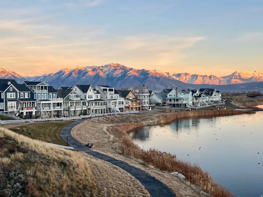 11048 S Paddle Board Way 3-332, South Jordan