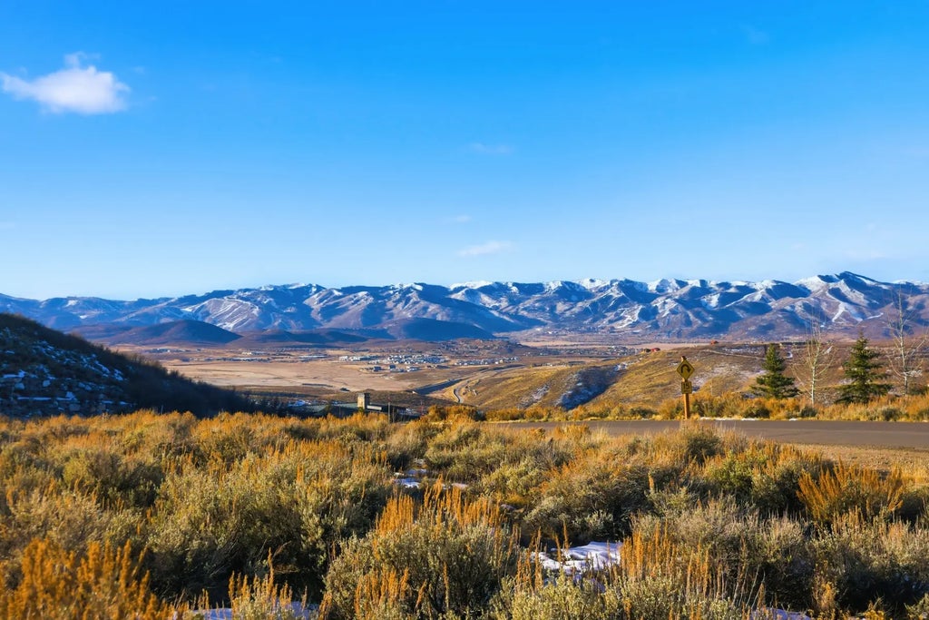 2562 E Canyon Gate Rd 1, Park City