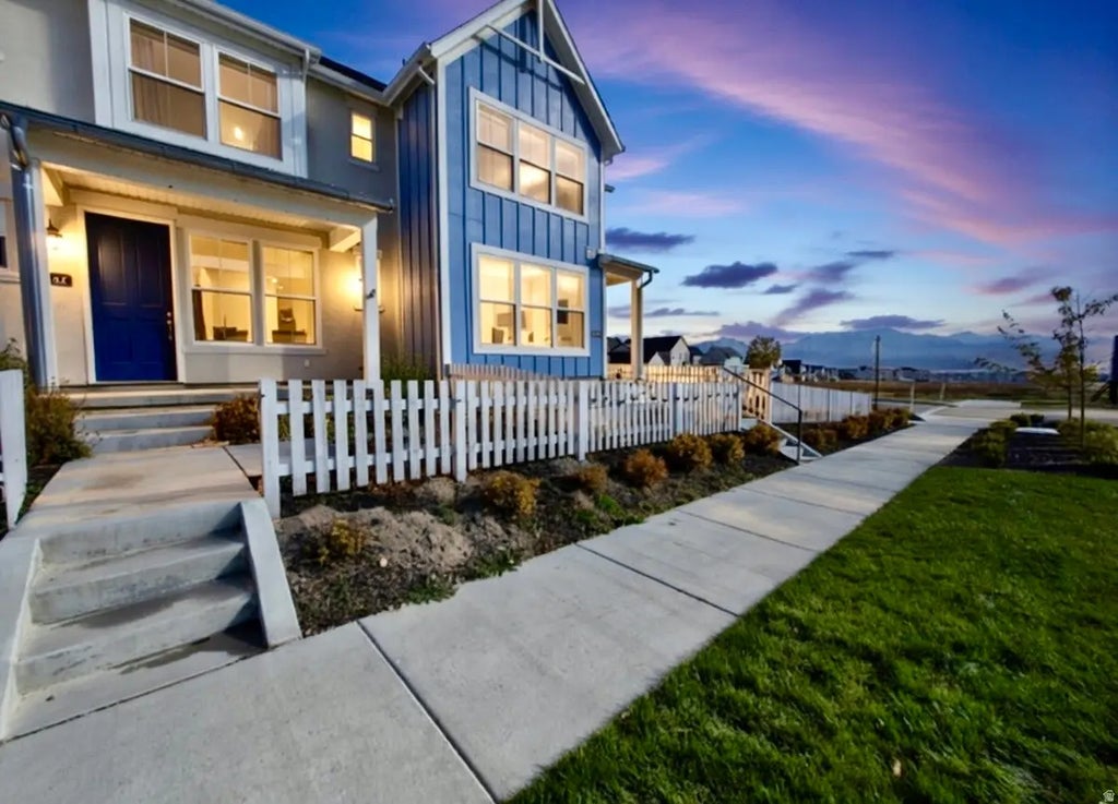 11582 S Watercourse Rd W 134, South Jordan