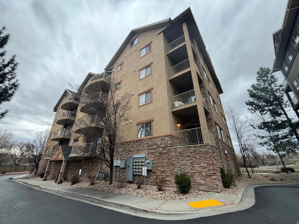 1235 E Wolf Hollow Ln 101, Holladay