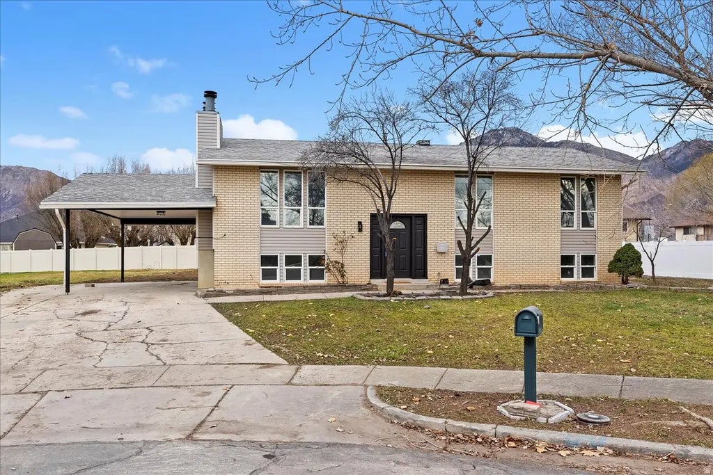 1212 N Virginia Ave, Harrisville