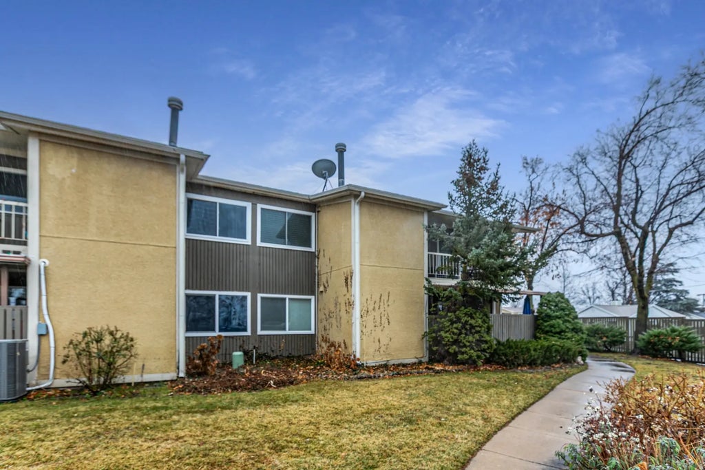 337 Peach Ln, Bountiful