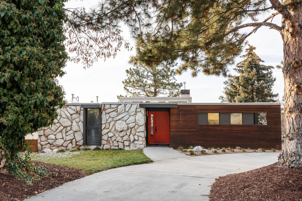 2136 S Elaine Dr E, Bountiful