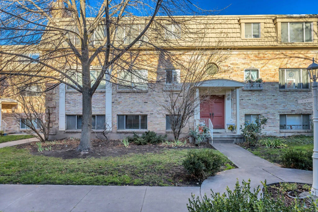 2220 E Murray Holladay Rd 64, Holladay