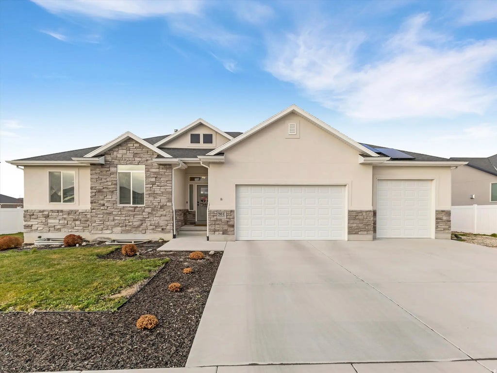 293 E Bedford Dr, Stansbury Park