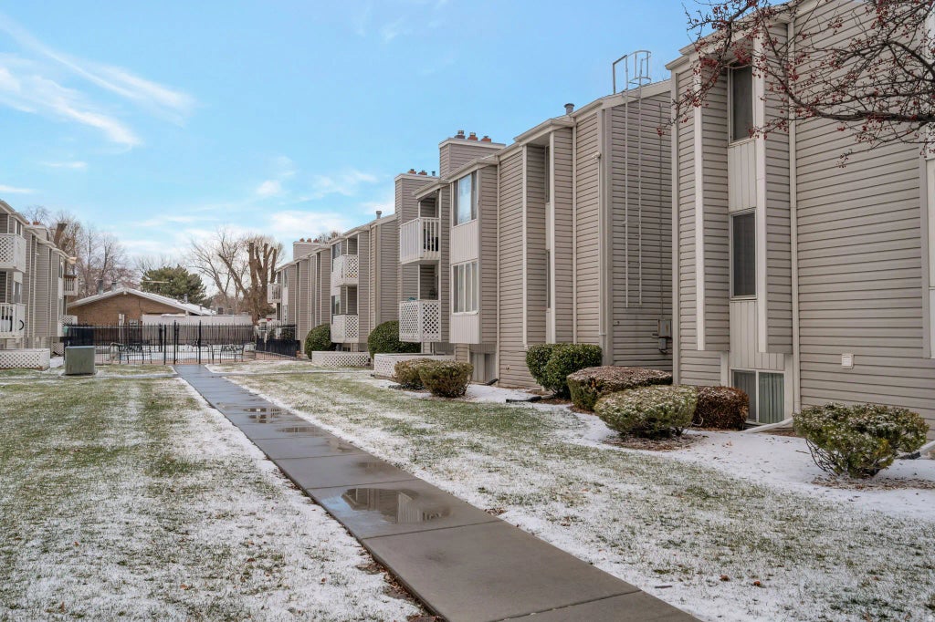 875 E Arrowhead Ln 42, Murray