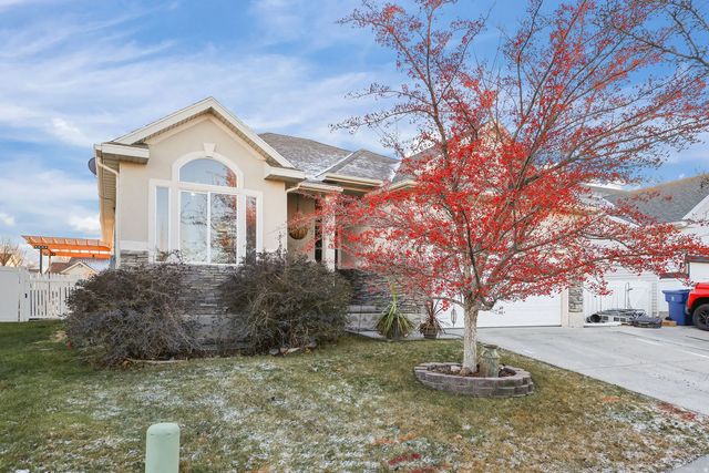 302 E Interlochen Ln N, Stansbury Park