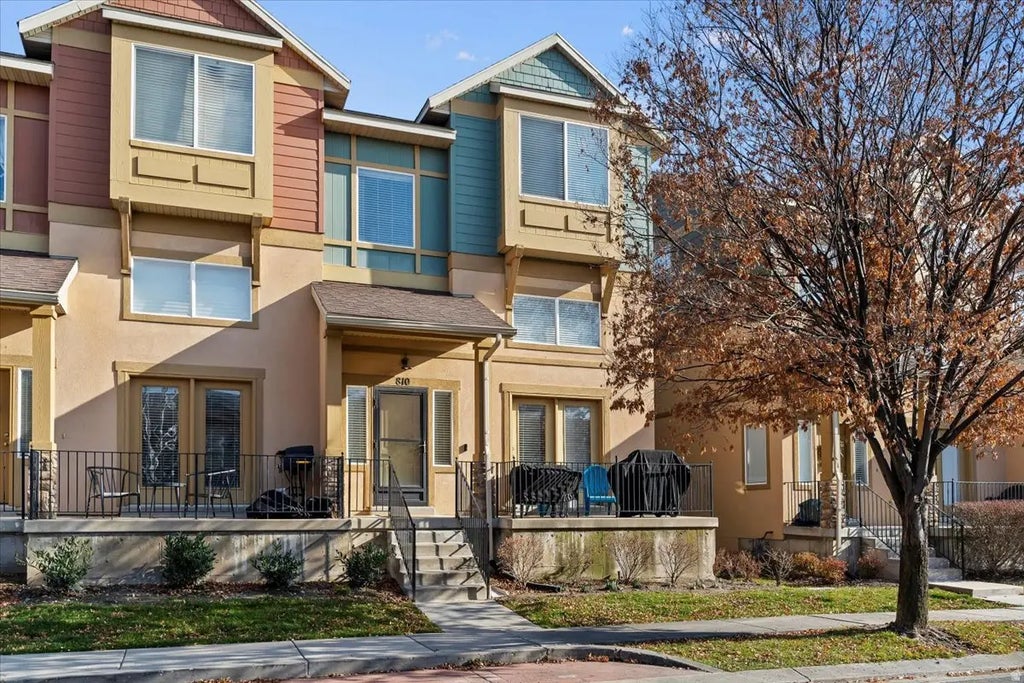 810 N Farmington Xing, Farmington