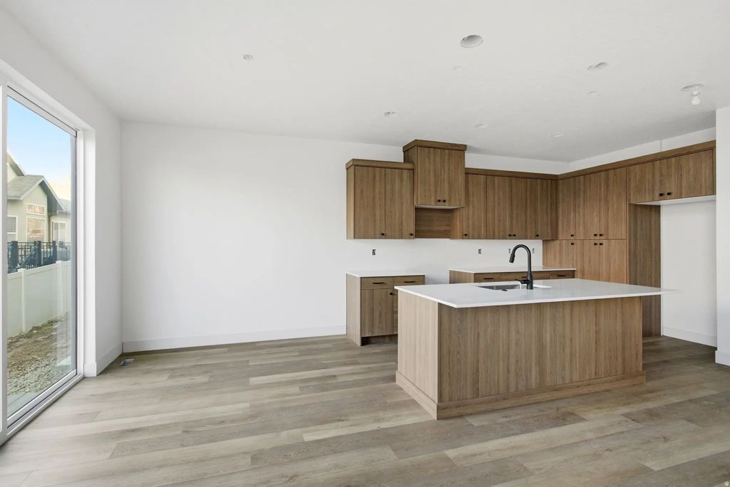 189 E 210 N 8, North Salt Lake