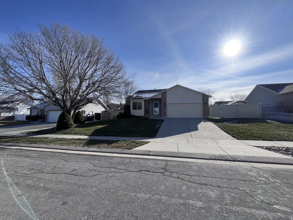 1401 W Green Hedge Way S, West Jordan