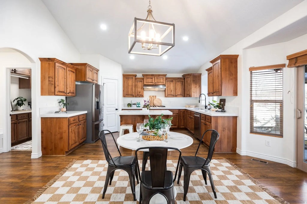 439 E Midlake Dr, Draper