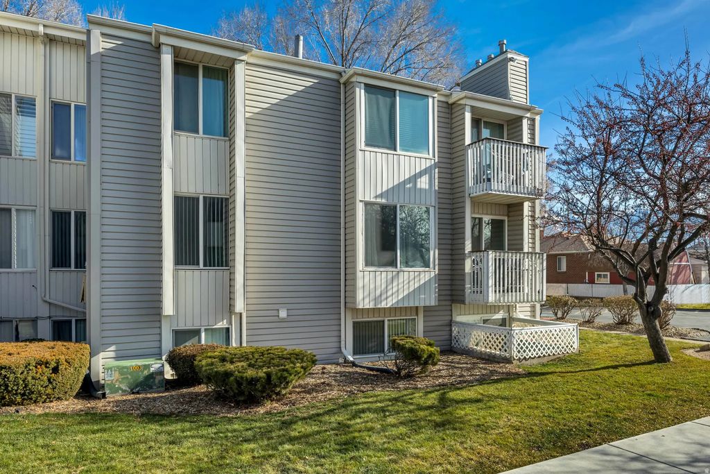 875 E Arrowhead Ln S #46, Murray
