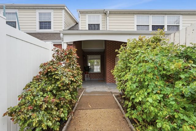271 Brookfield Ln, Centerville