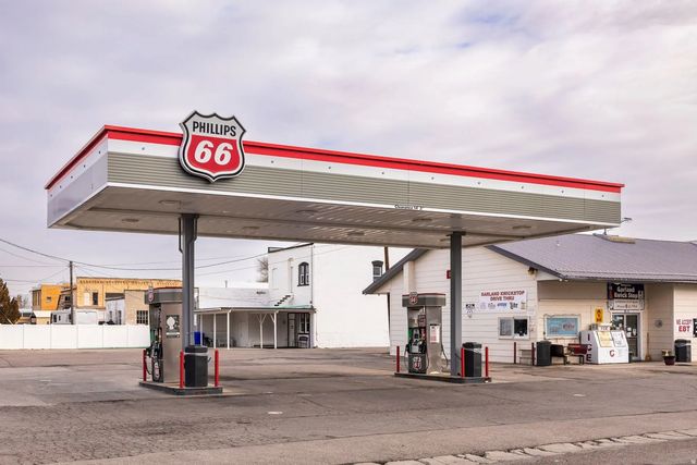 86 S Main St, Garland