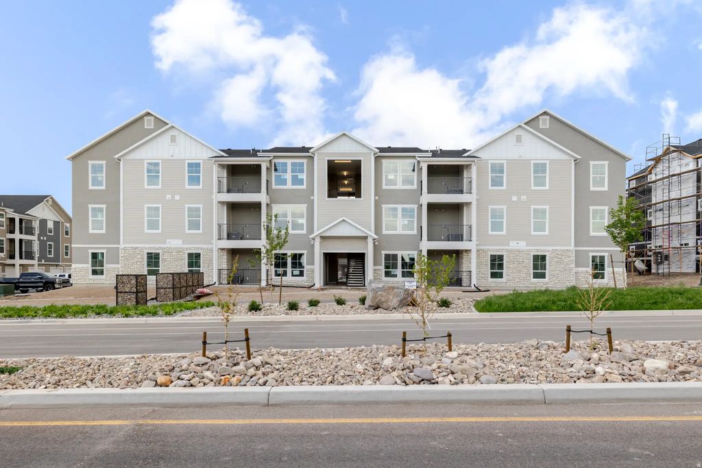 6668 W Twin Rocks Ln B303, Herriman