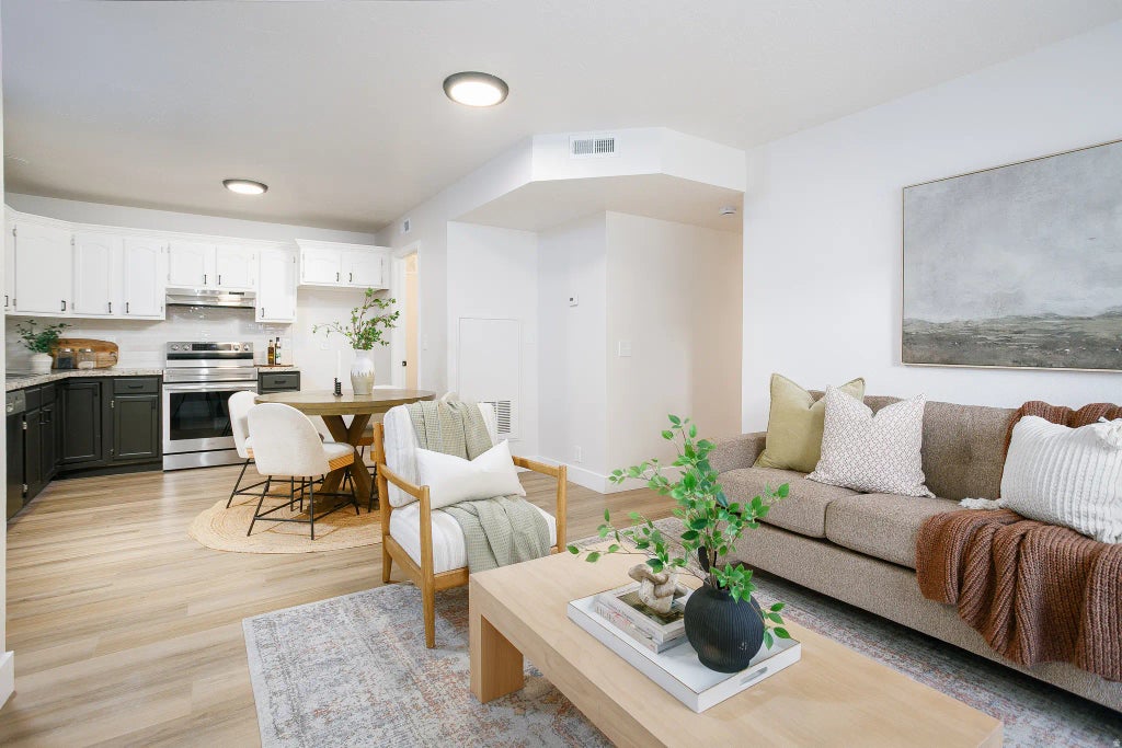 8035 W Copperfield Pl 12, Magna