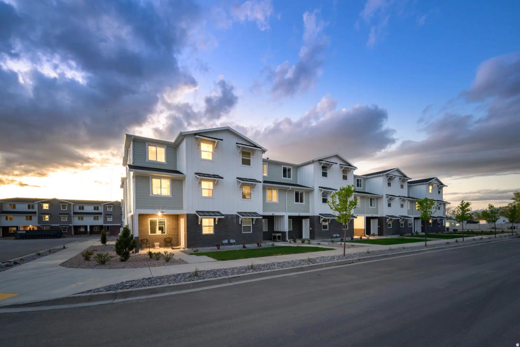 694 Empress St W 18, Santaquin