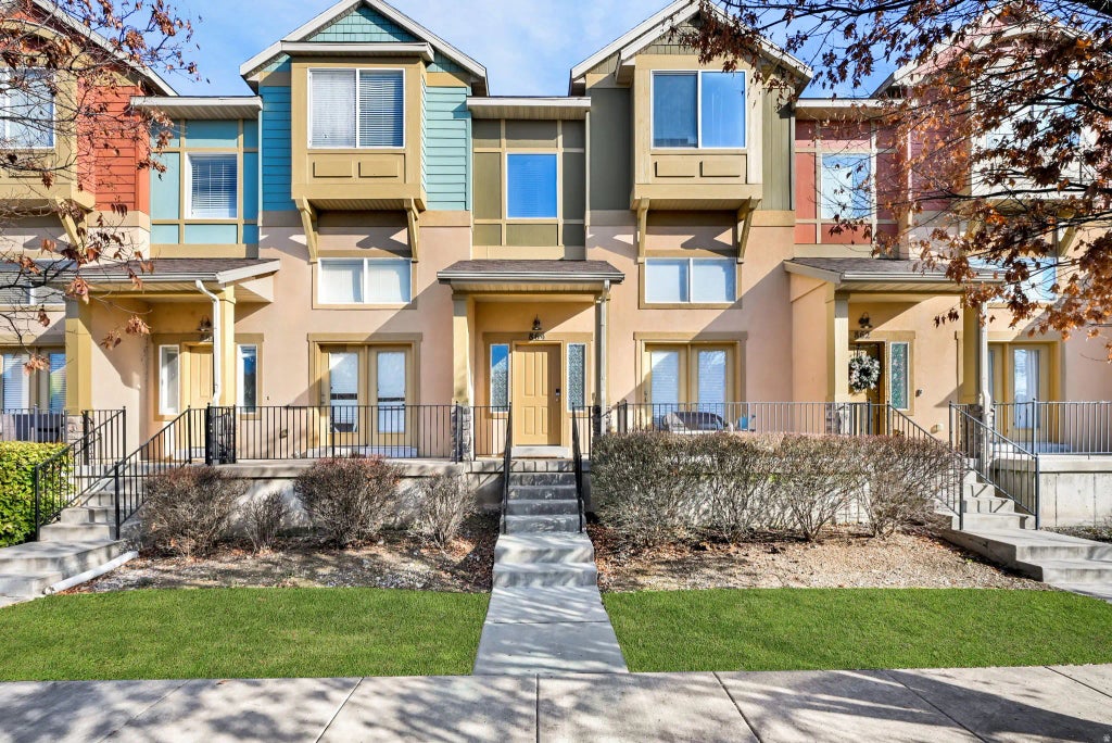 864 N Farmington Xing W, Farmington