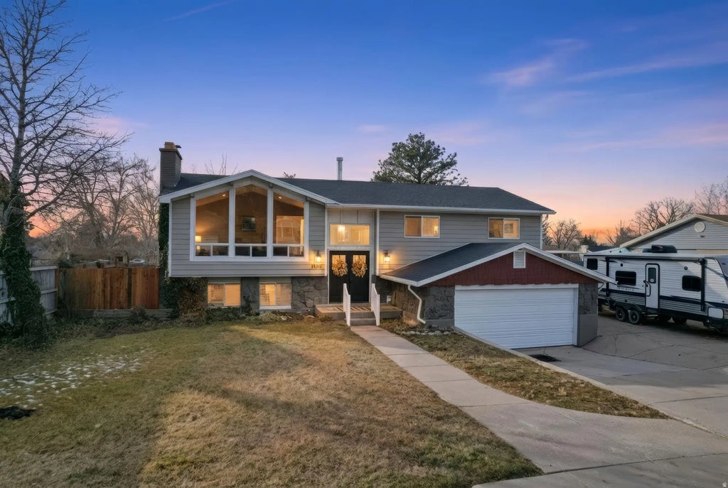 9472 S Fox Hunt Dr, Sandy