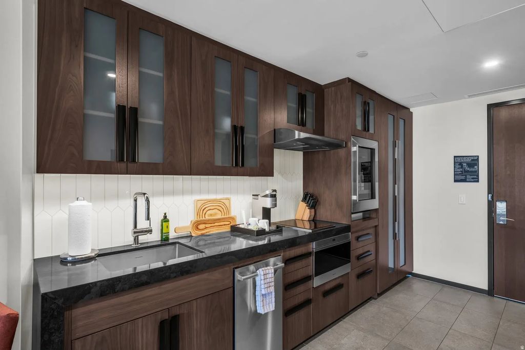 1500 E Black Desert Dr 46225, Ivins
