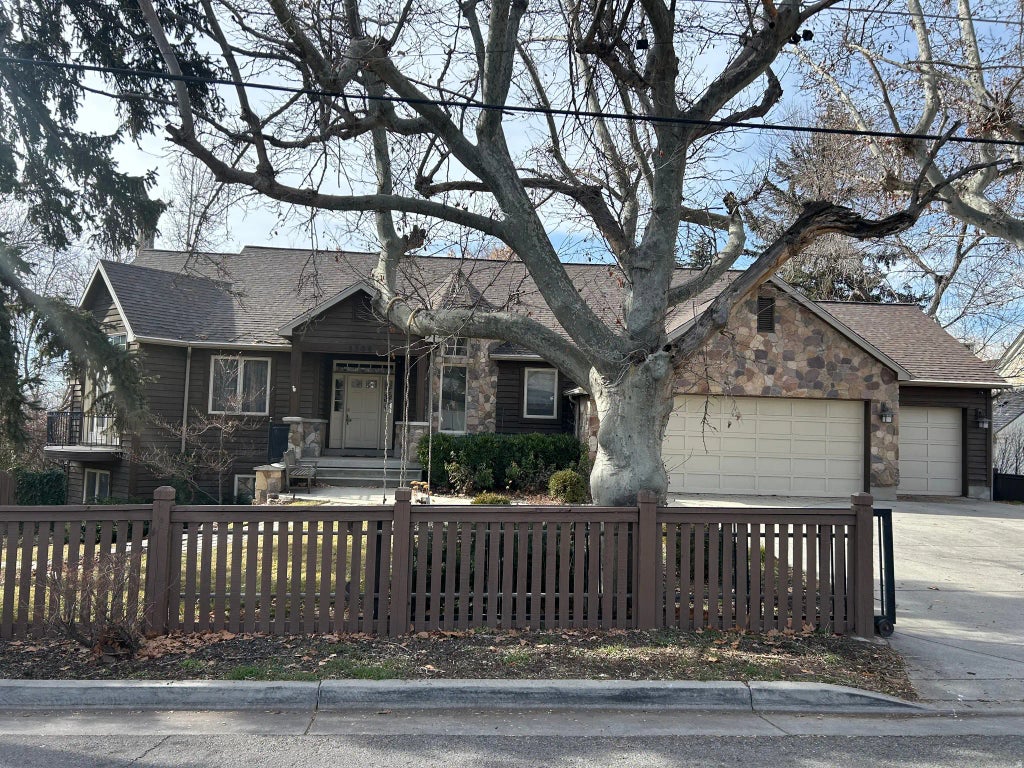 4308 S Wander Ln E, Holladay