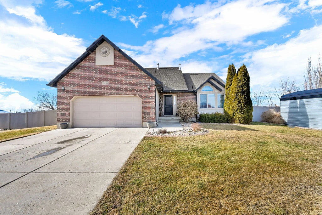 5585 S 6950 W, Hooper