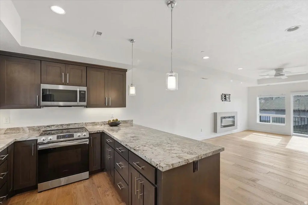 6996 S Brookhill E, Cottonwood Heights