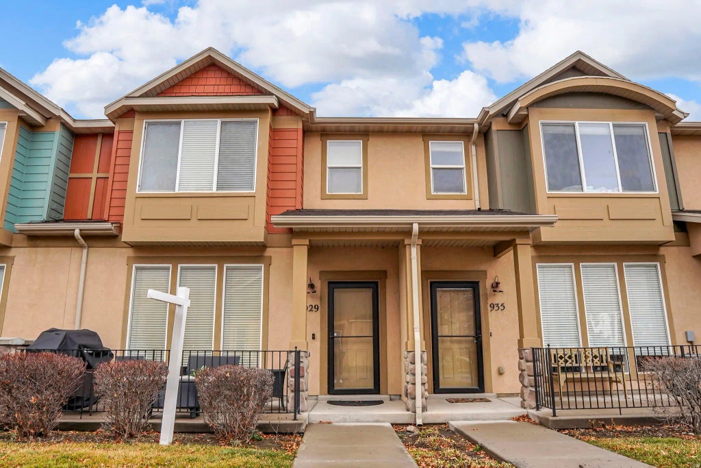 929 N Farmington Xing, Farmington